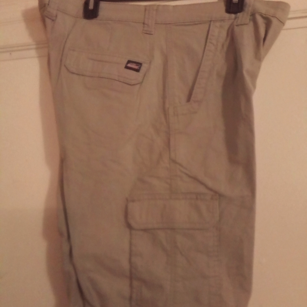 Dickies Beige 97% & 3% Spandex relaxed  size 36 Fit Cargo shorts